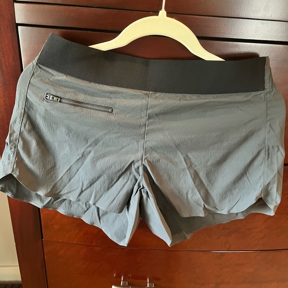 Athleta Pants - Casual gray Athleta shorts, size 6. Worn once, great condition.